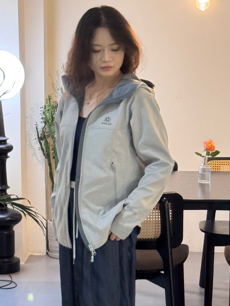 Arc'teryx Beta SL Lightweight Hooded Softshell Jacket - Periwinkle Blue view