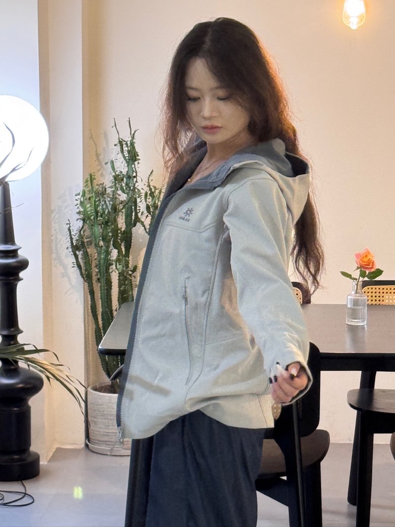 Arc'teryx Beta SL Lightweight Hooded Softshell Jacket - Periwinkle Blue view