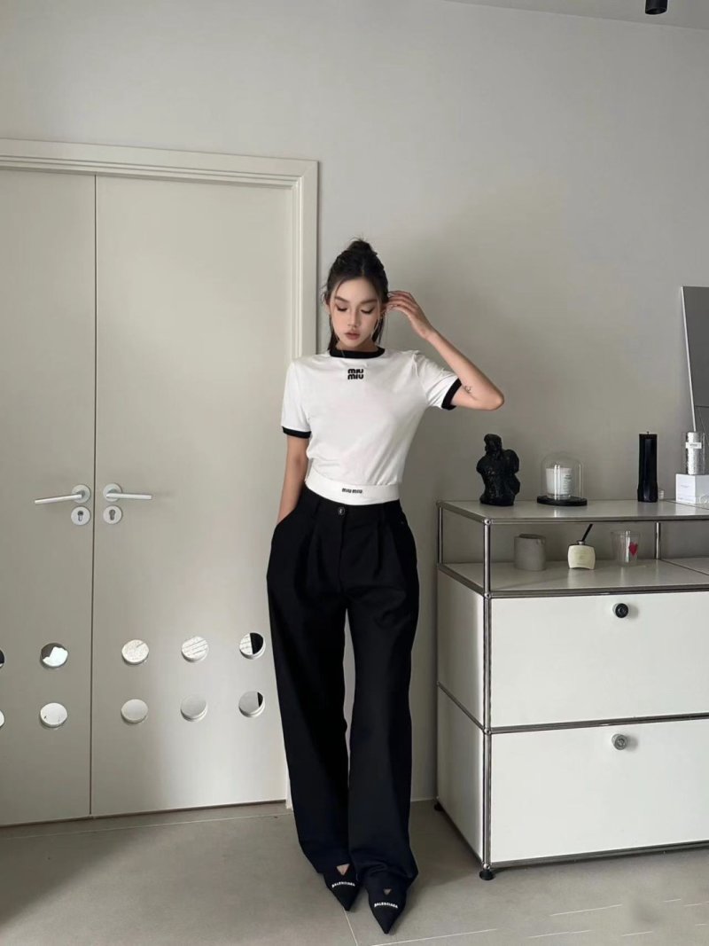 Miu Miu Contrast Collar Logo Embroidered T-Shirt White Black view