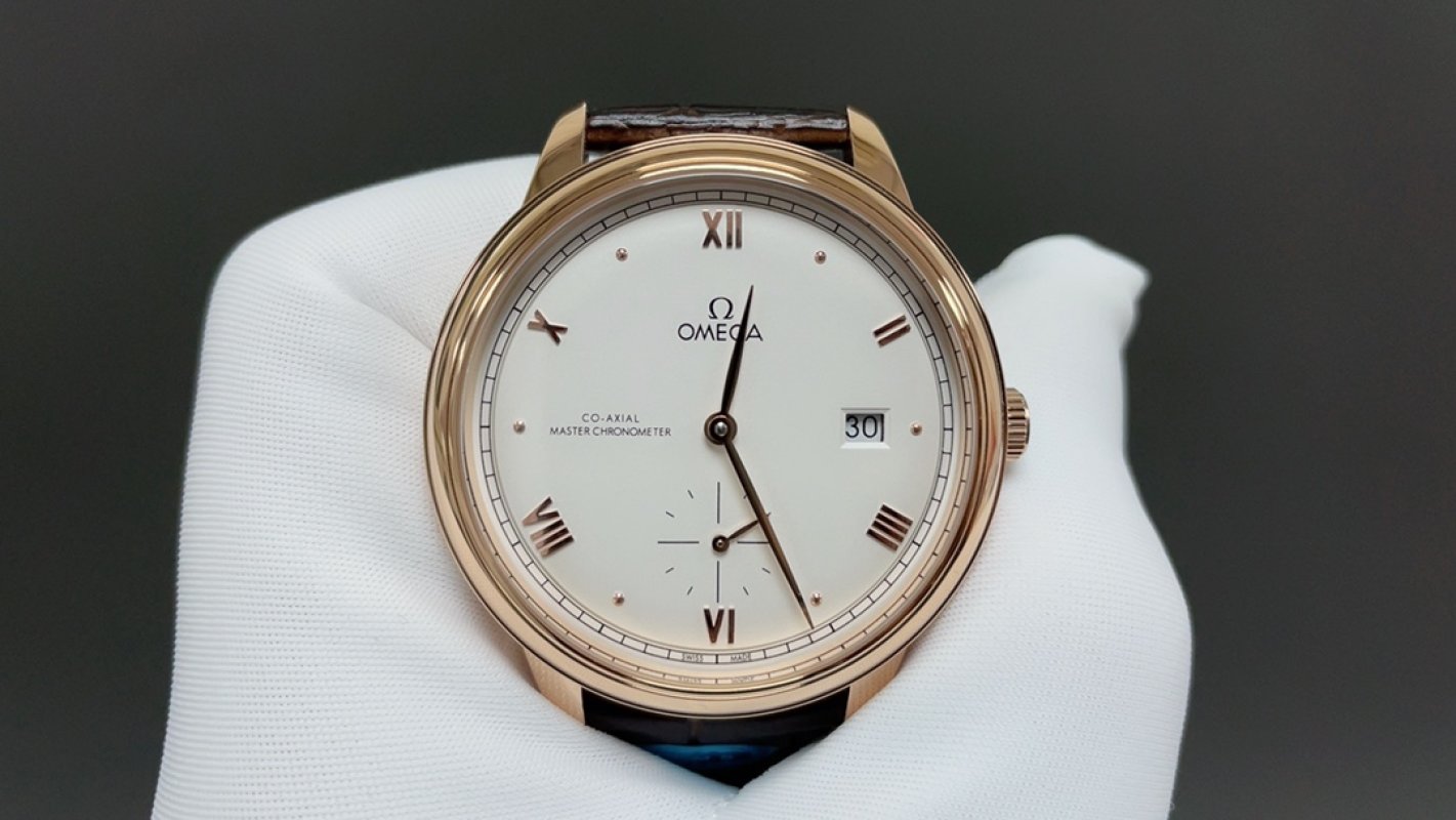 Omega De Ville Prestige Co-Axial Master Chronometer 41mm Rose Gold view