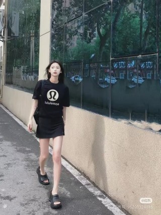 Lululemon Black Logo T-Shirt with Cream Print view 3