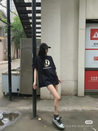 Lululemon Black Logo T-Shirt with Cream Print view 5