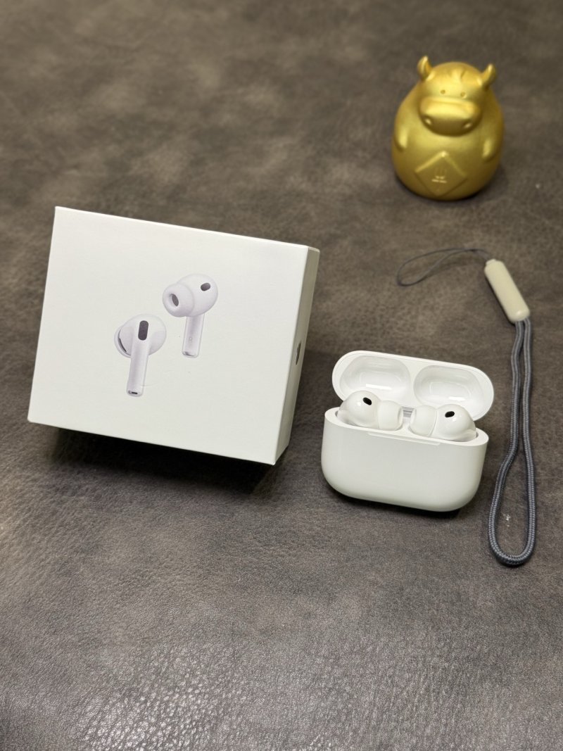 Apple AirPods Pro 3 White Earbuds with Charging Case