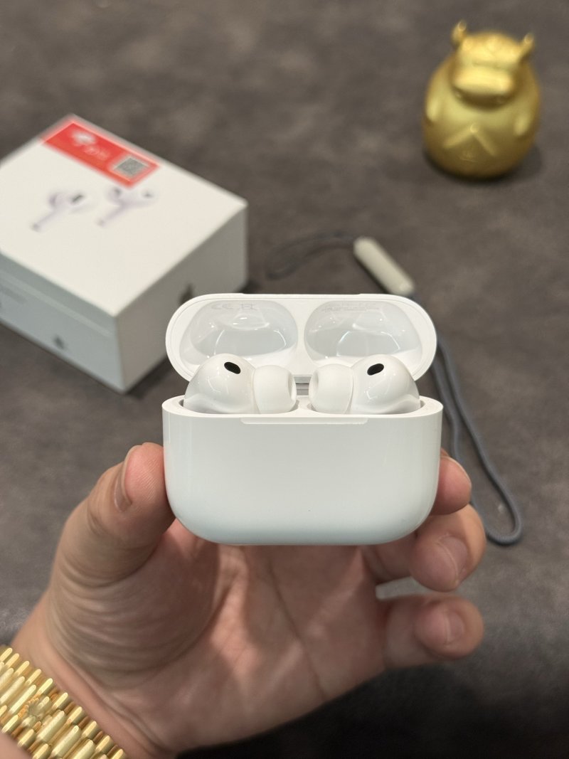 Apple AirPods Pro 3 White Earbuds with Charging Case view