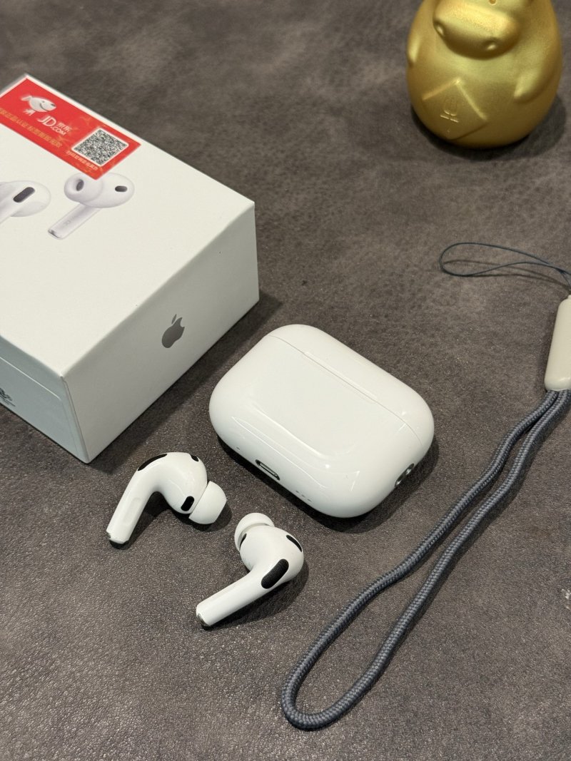 Apple AirPods Pro 3 White Earbuds with Charging Case view