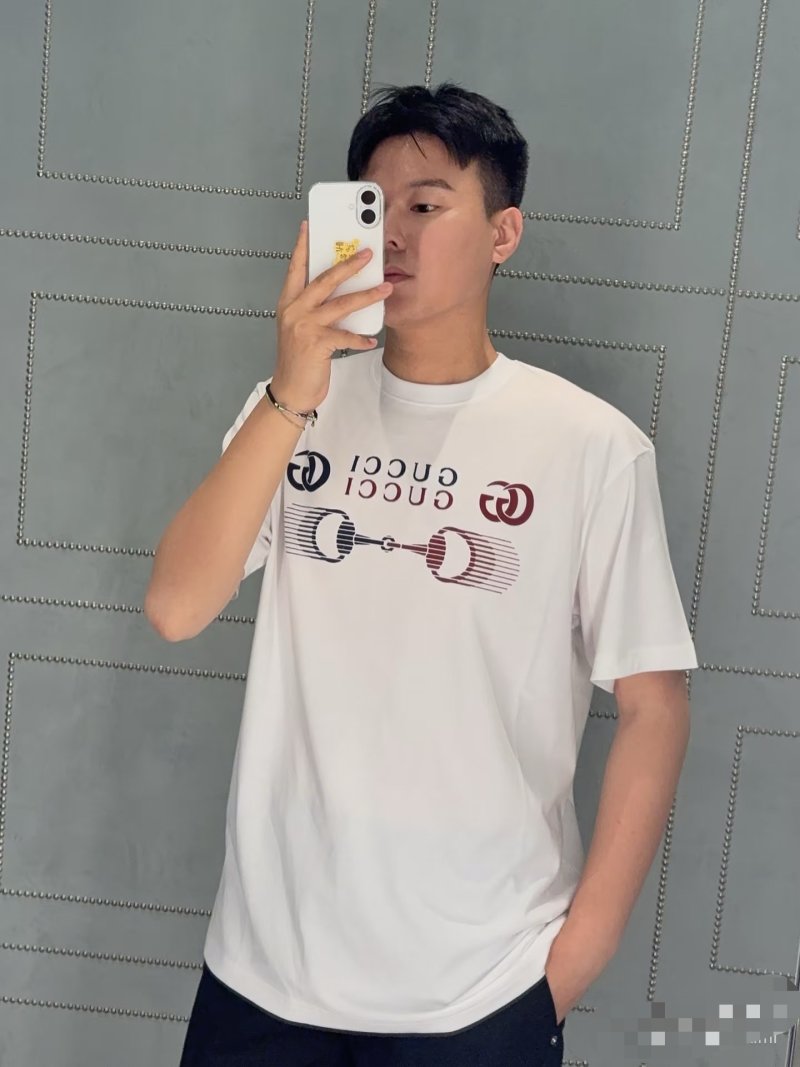 Gucci Logo Print White T-Shirt view