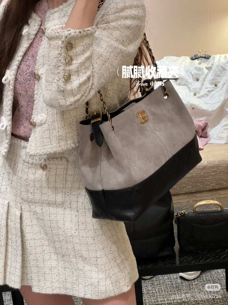 Chanel 25A Suede Hobo Bag Grey/Brown