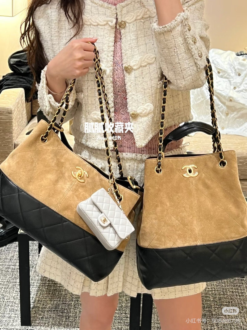 Chanel 25A Suede Hobo Bag Grey/Brown view