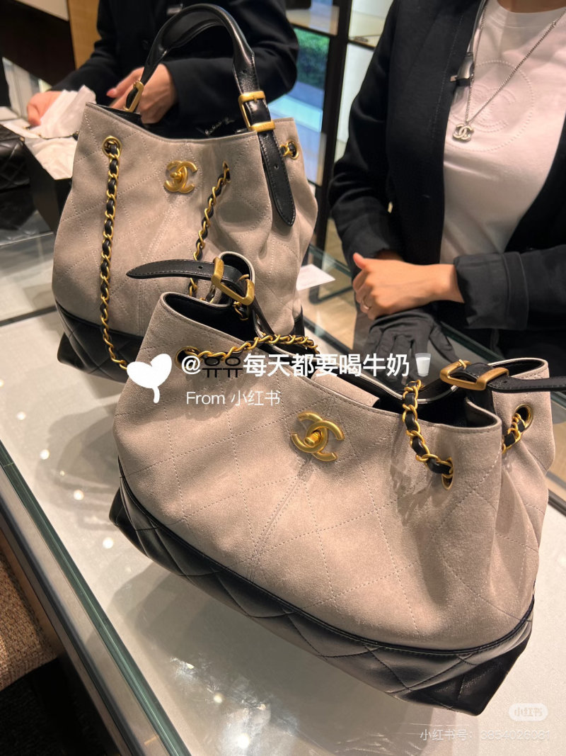 Chanel 25A Suede Hobo Bag Grey/Brown view