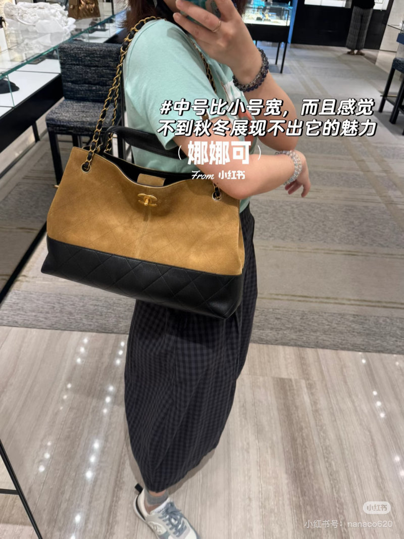 Chanel 25A Suede Hobo Bag Grey/Brown view