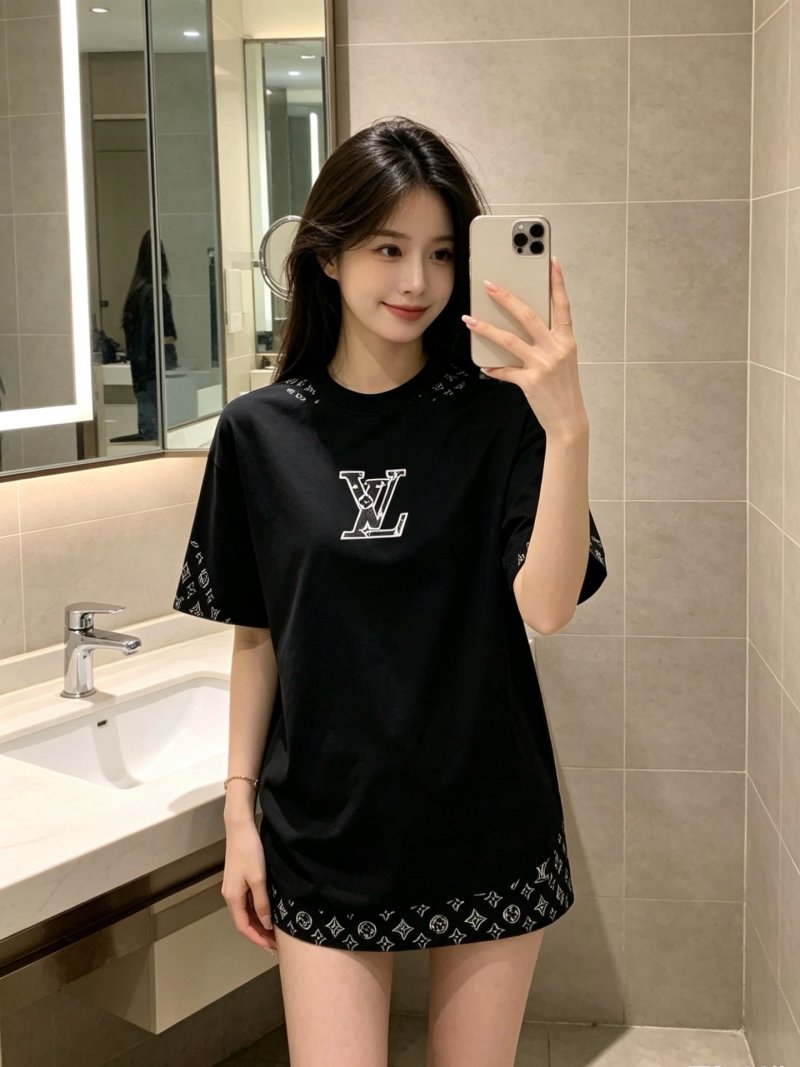 Louis Vuitton LV Embroidered Black T-Shirt view