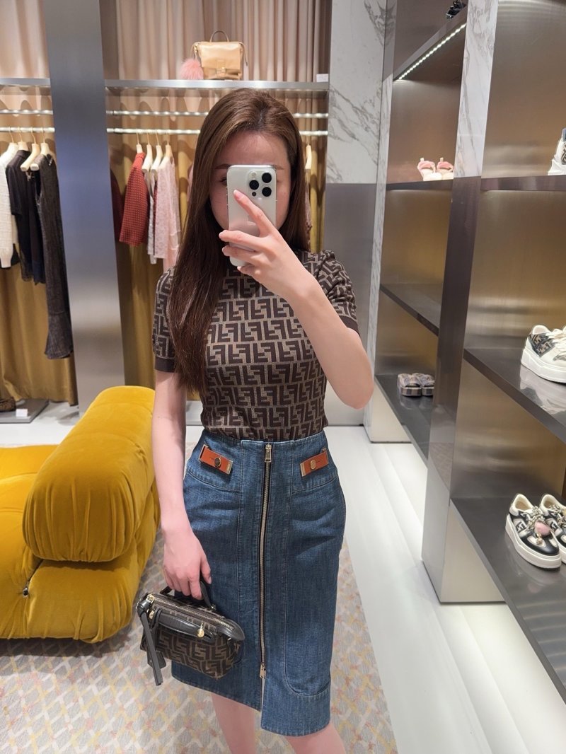 Monogram Pattern Short Sleeve T-Shirt Brown view