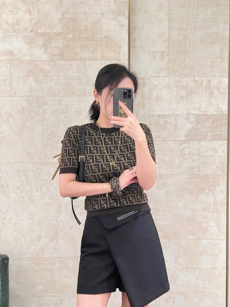 Monogram Pattern Short Sleeve T-Shirt Brown view