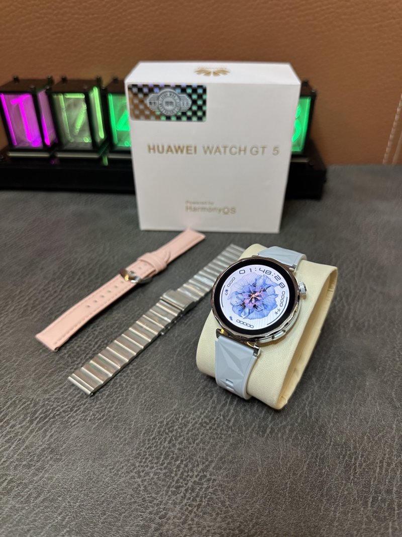 Huawei Watch GT5 Mini Women's Gold Dial White Leather Watch