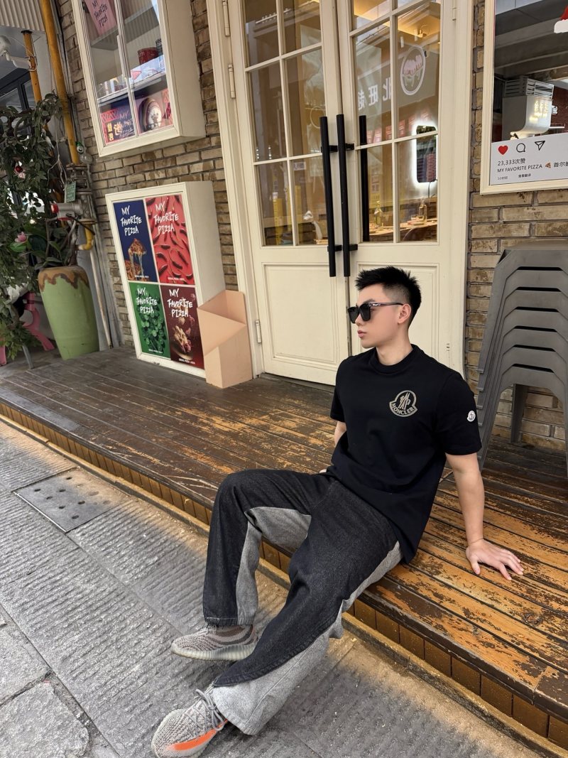 Moncler Classic Logo T-Shirt Black view