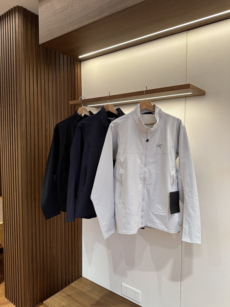 Arc'teryx Windbreaker Jacket White view