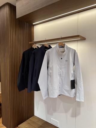 Arc'teryx White Shell Lightweight Jacket view 9