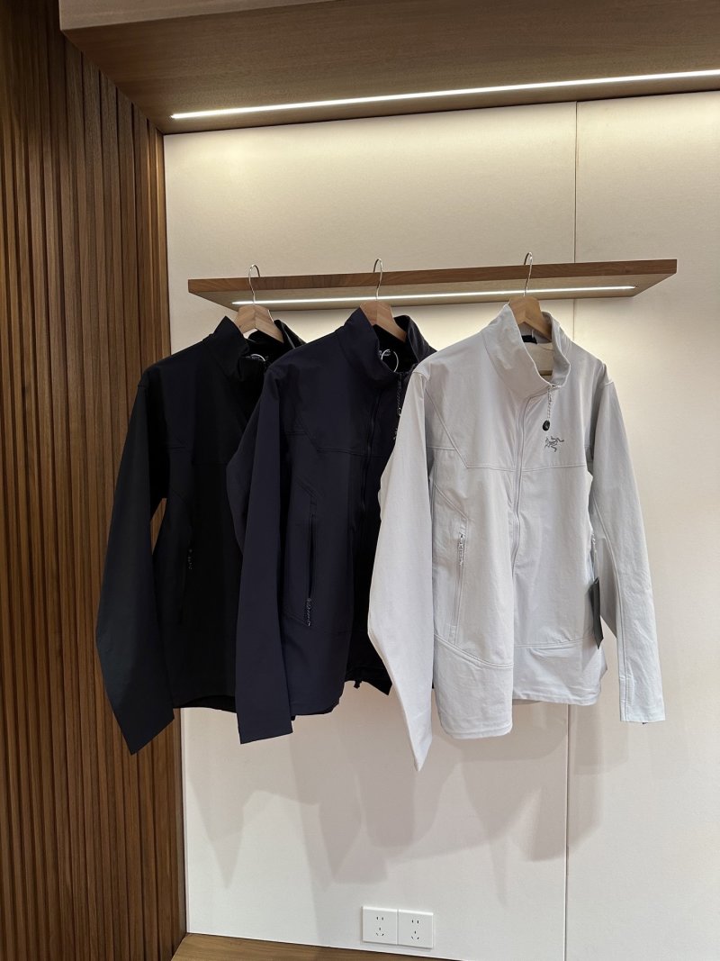 Arc'teryx Windbreaker Jacket White view