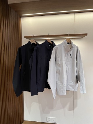 Arc'teryx White Shell Lightweight Jacket view 11
