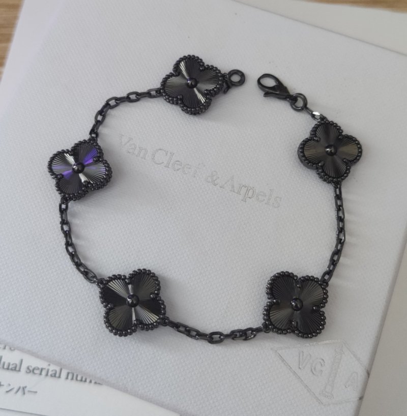 Van Cleef & Arpels Vintage Alhambra Black Clover Bracelet view