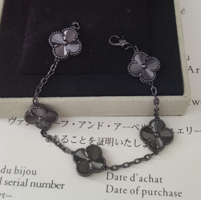 Van Cleef & Arpels Vintage Alhambra Black Clover Bracelet view
