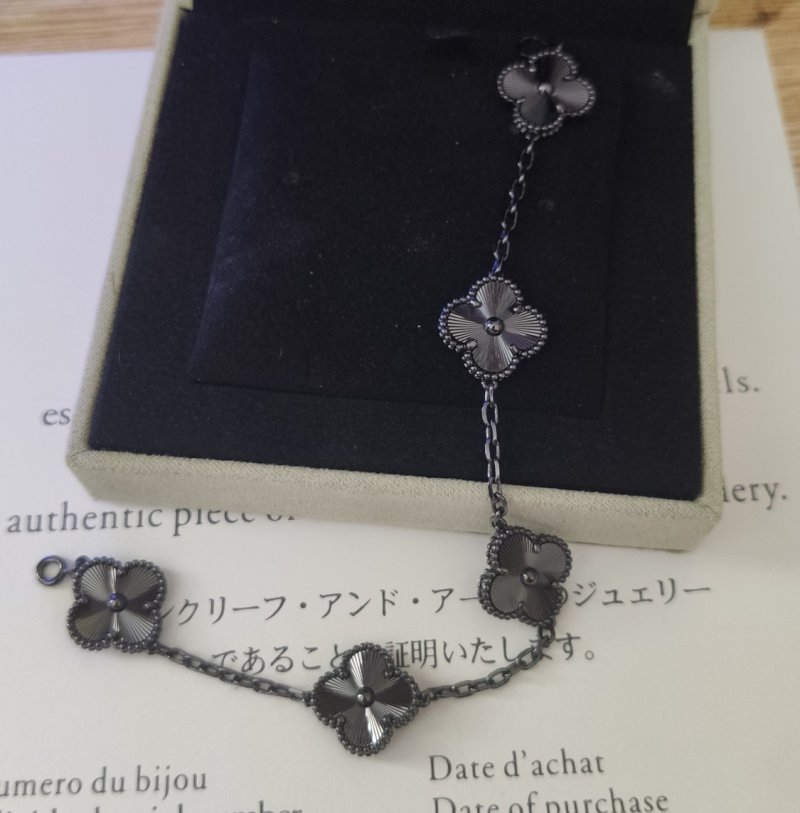 Van Cleef & Arpels Vintage Alhambra Black Clover Bracelet view