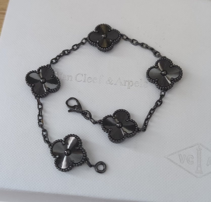 Van Cleef & Arpels Vintage Alhambra Black Clover Bracelet view