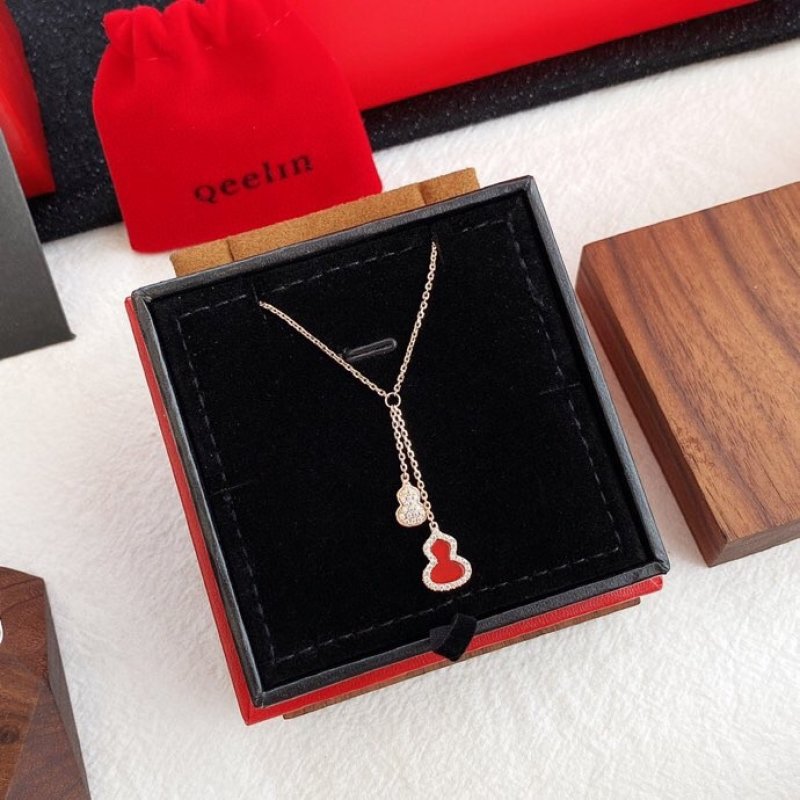 Qeelin Red Jade Gourd Tassel Pendant Necklace S925