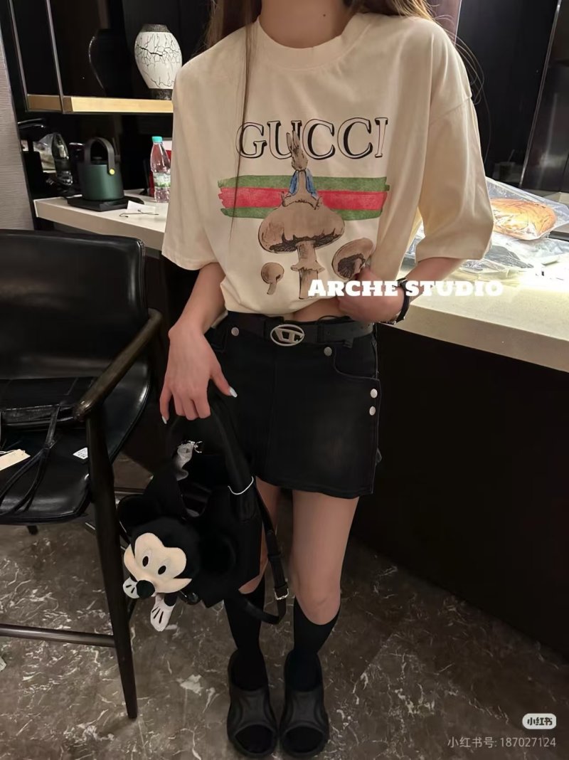 Gucci Cream Mushroom Graphic T-Shirt view