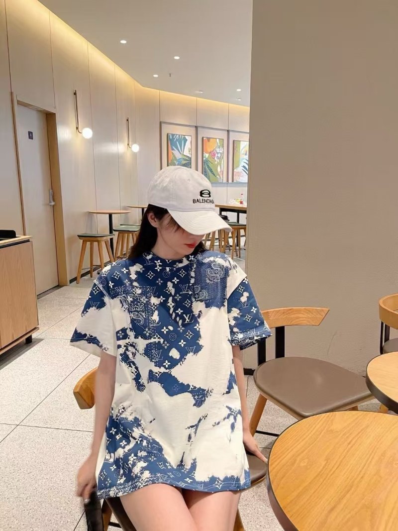 Louis Vuitton Monogram Blue & White Tie-Dye T-Shirt view