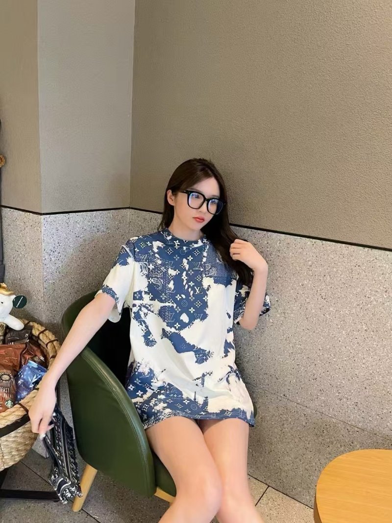 Louis Vuitton Monogram Blue & White Tie-Dye T-Shirt view