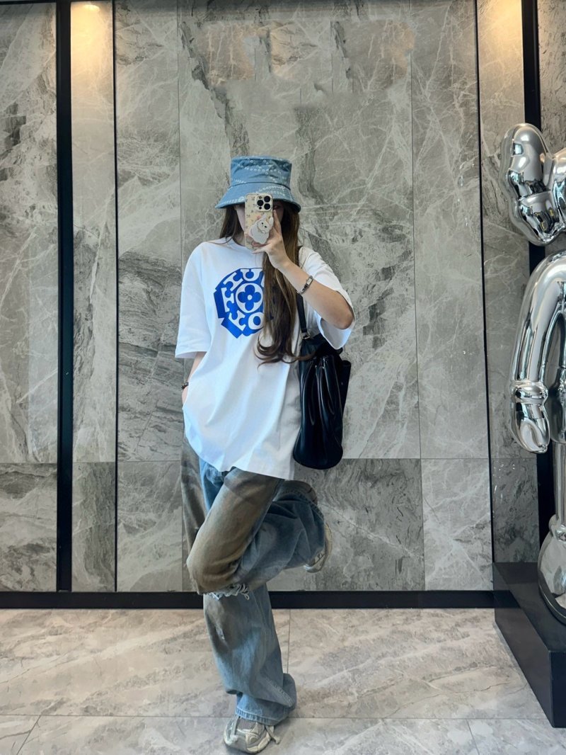 Louis Vuitton LV Monogram Print White T-Shirt view