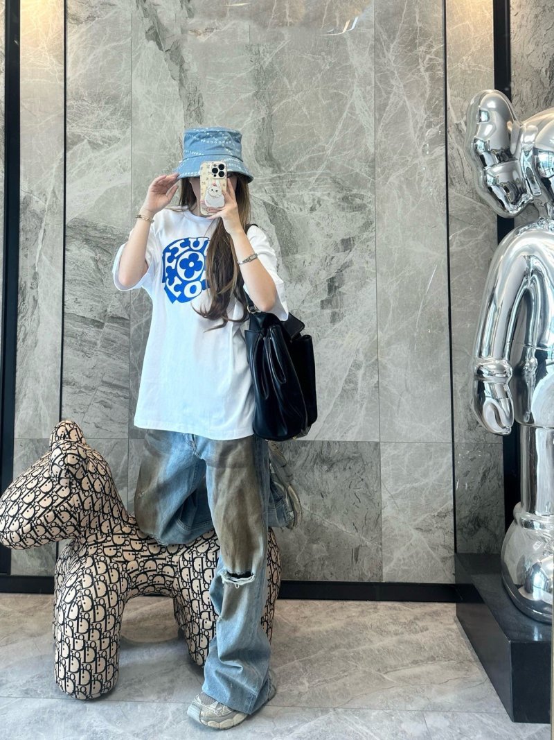 Louis Vuitton LV Monogram Print White T-Shirt view