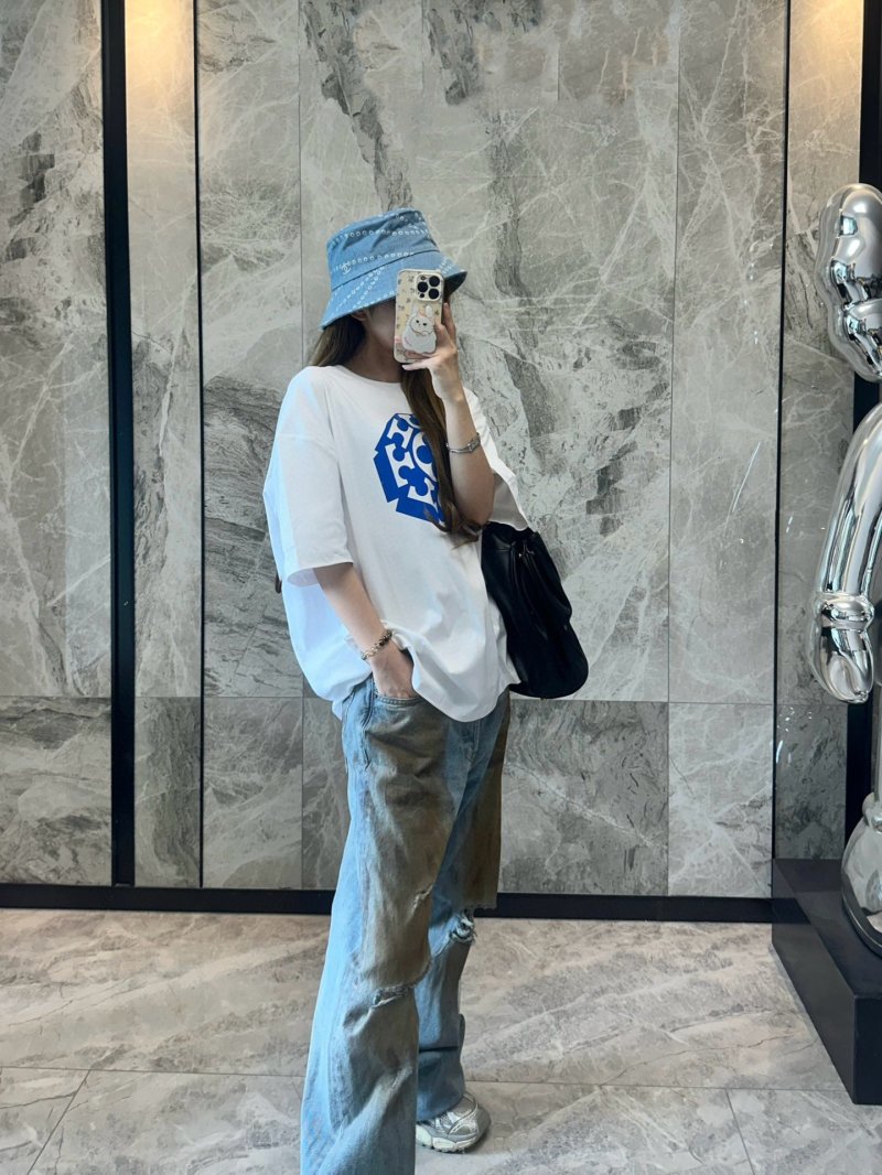 Louis Vuitton LV Monogram Print White T-Shirt view