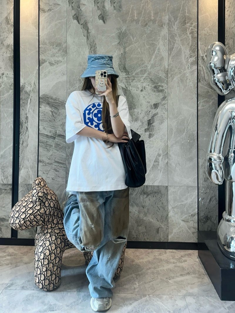 Louis Vuitton LV Monogram Print White T-Shirt view