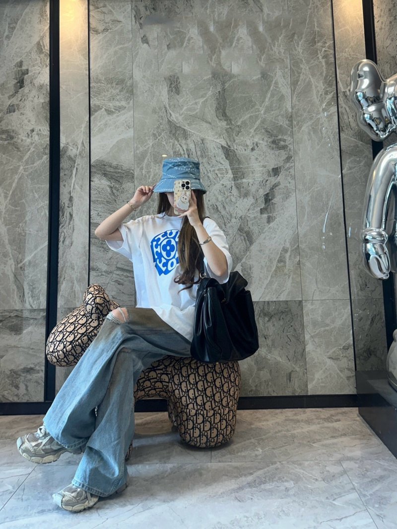 Louis Vuitton LV Monogram Print White T-Shirt view