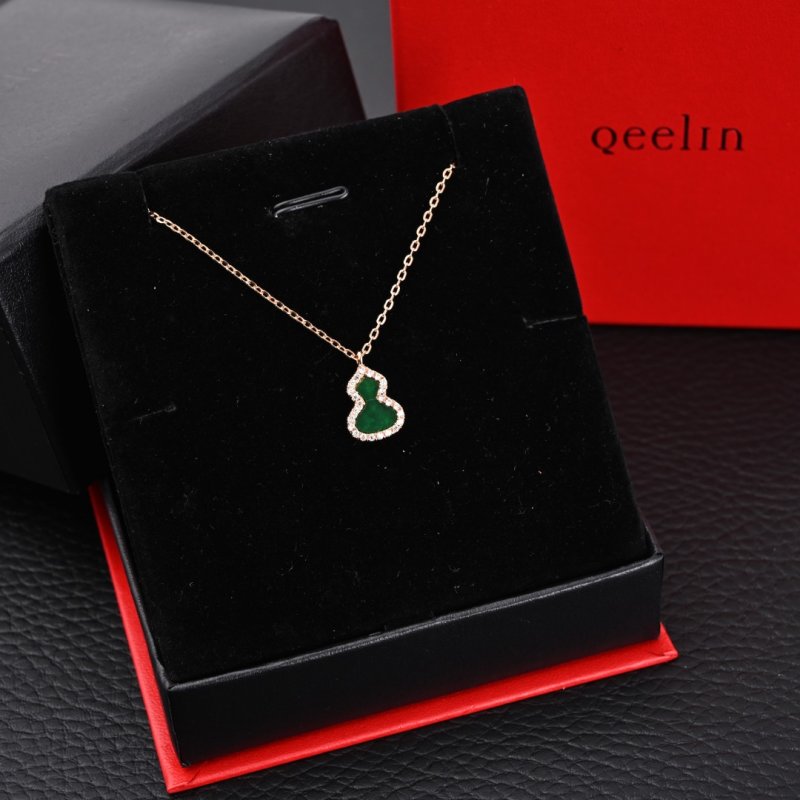 Qeelin Mini Green Chalcedony Gourd Pendant Necklace