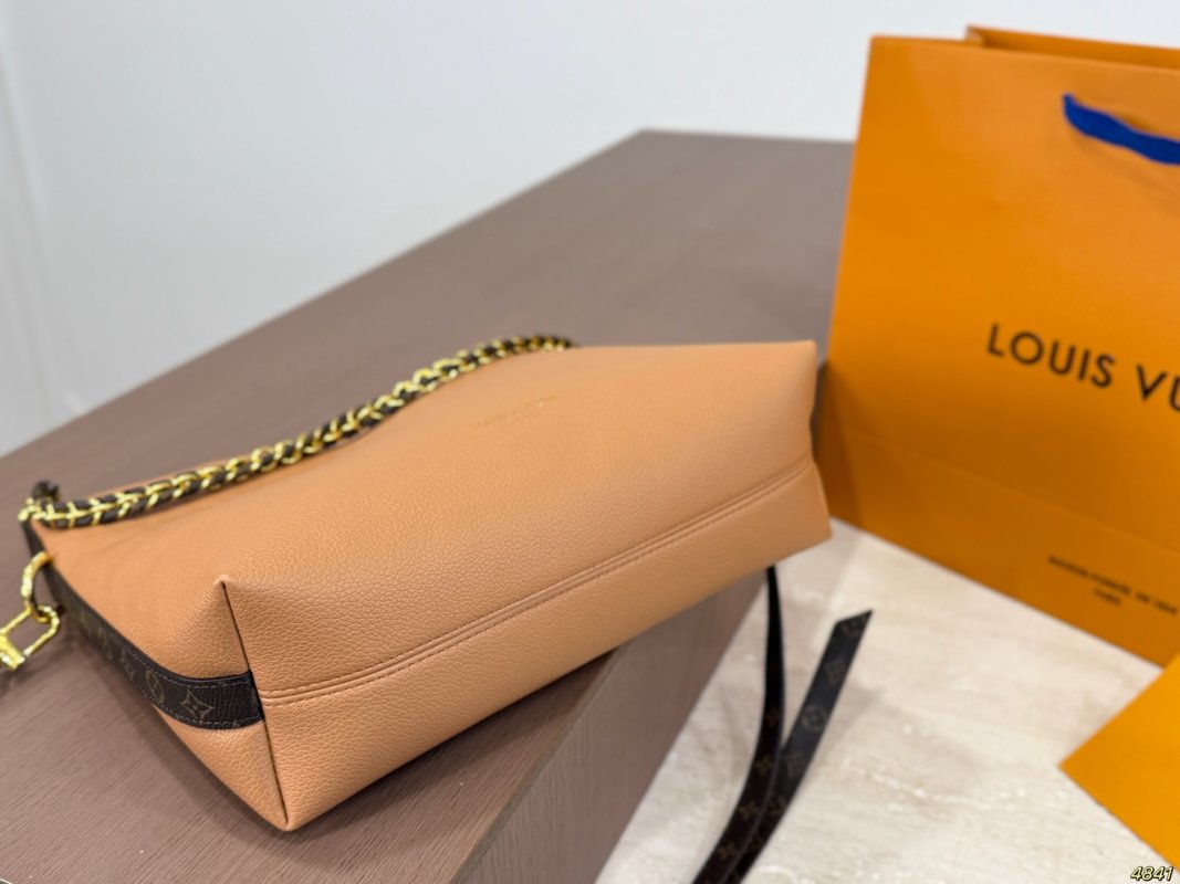 Louis Vuitton Multipass Caramel Leather Shoulder Bag view