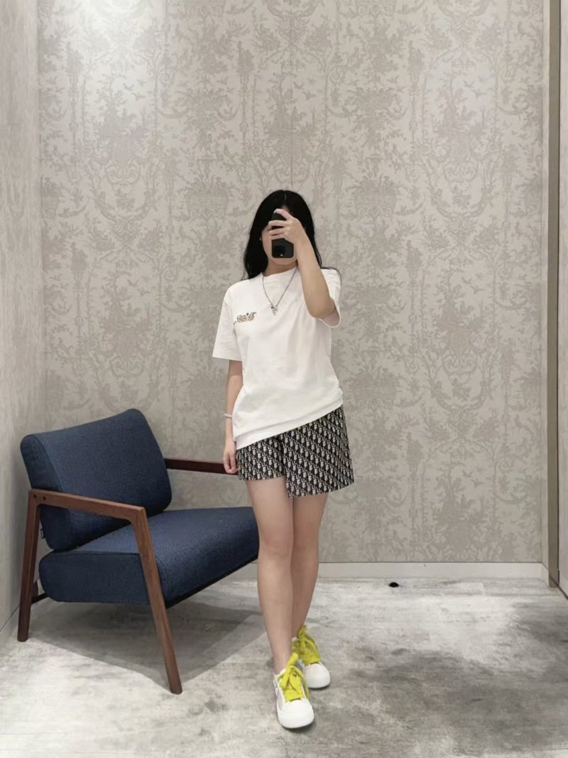 White Crew Neck Short Sleeve T-Shirt with Decorative Chest Graphic view
