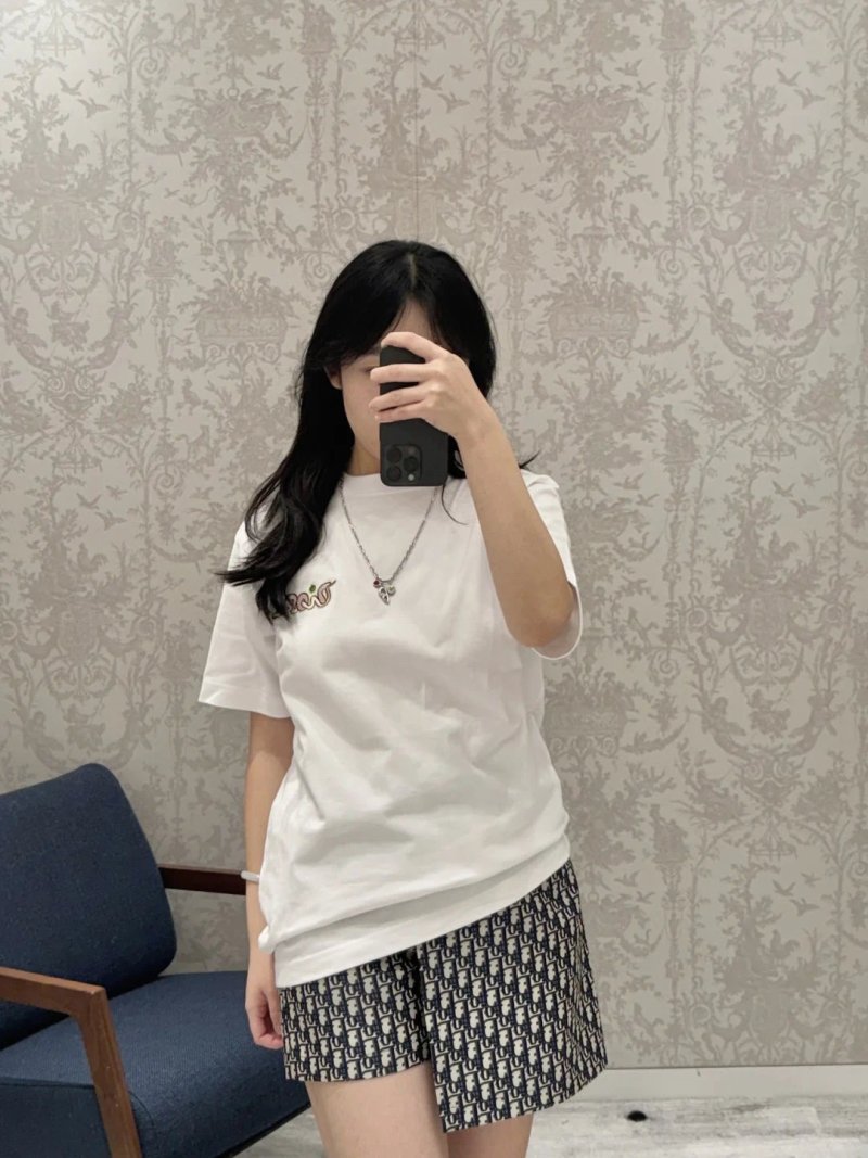 White Crew Neck Short Sleeve T-Shirt with Decorative Chest Graphic view