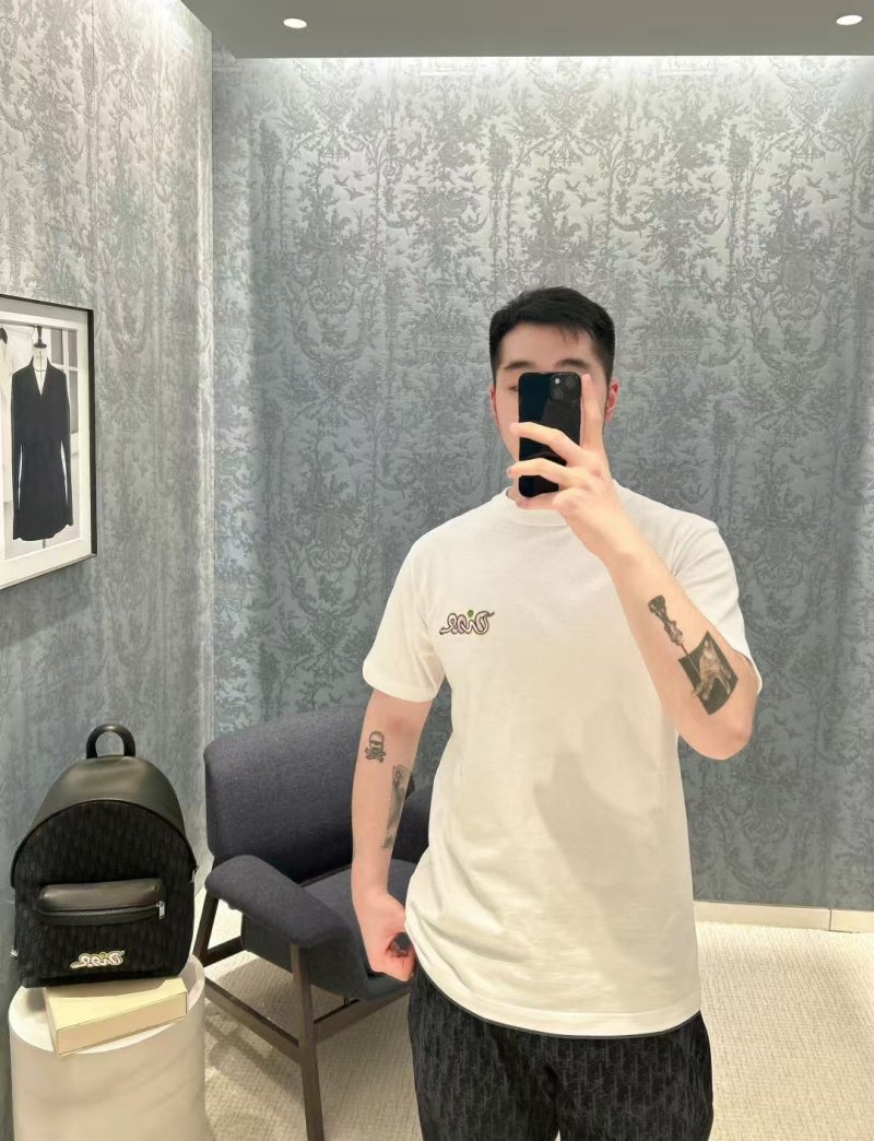 White Crew Neck Short Sleeve T-Shirt with Decorative Chest Graphic view
