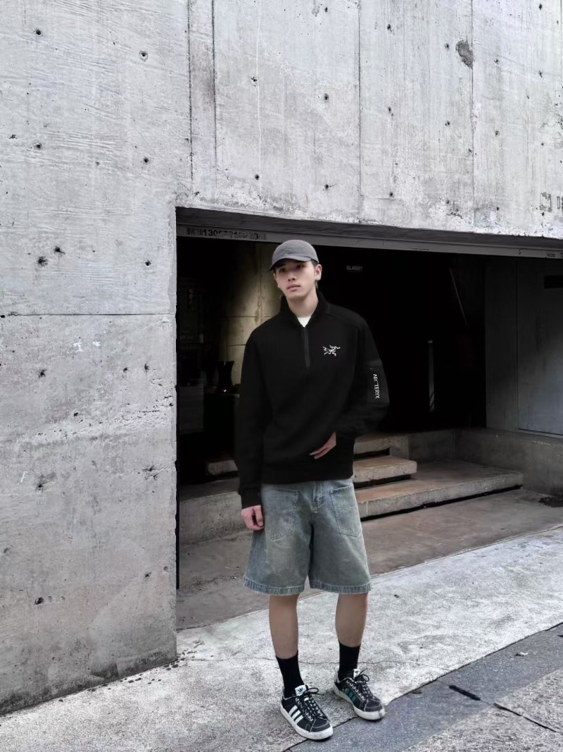 Arc'teryx Black Quarter-Zip Fleece Jacket view