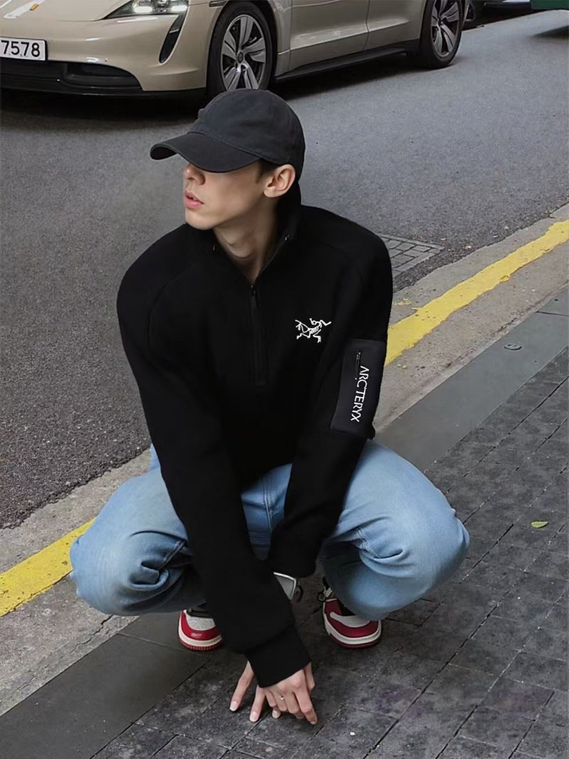 Arc'teryx Black Quarter-Zip Fleece Jacket view