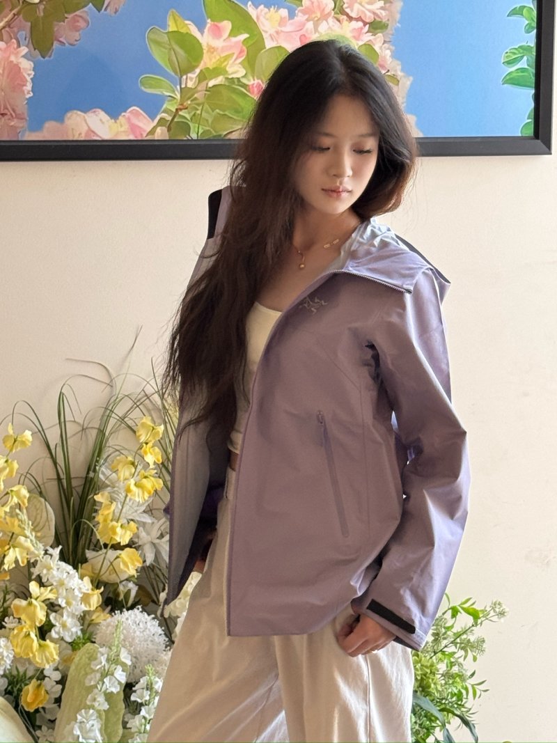 Arc'teryx Bate SL Hooded Windbreaker - Moonstone Purple