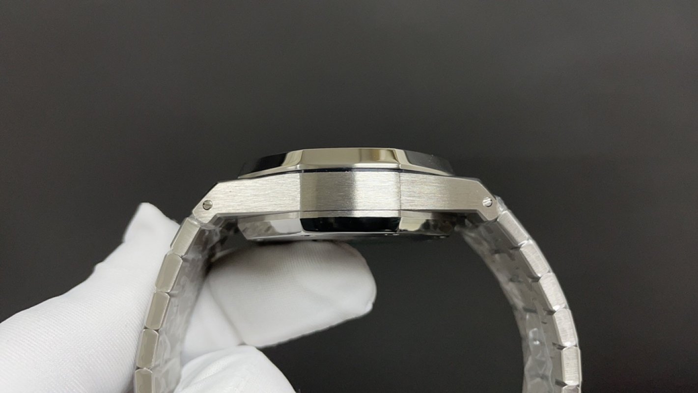 Audemars Piguet Royal Oak Panda Chronograph 41mm view