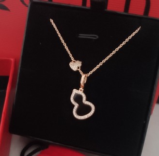 Qeelin Wulu Black Gourd Pendant Necklace Gold view 3