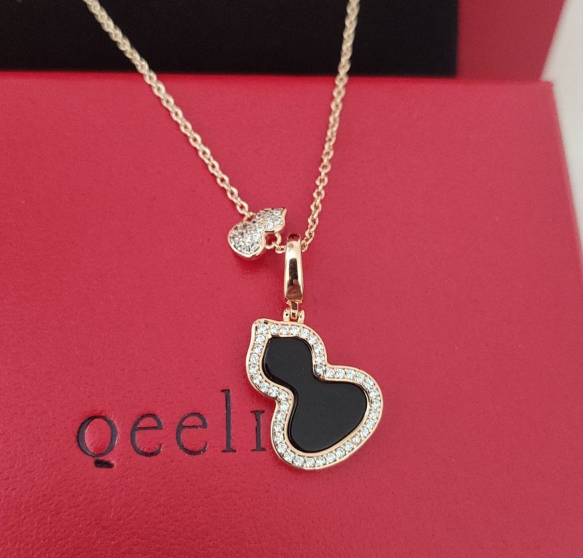 Qeelin Wulu Black Gourd Pendant Necklace Gold view