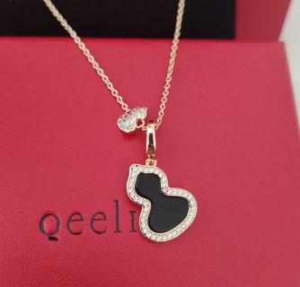 Qeelin Wulu Black Gourd Pendant Necklace Gold view 4
