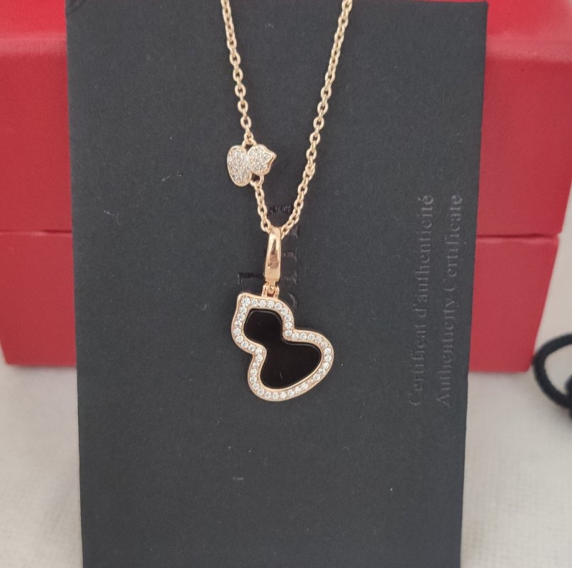 Qeelin Wulu Black Gourd Pendant Necklace Gold view