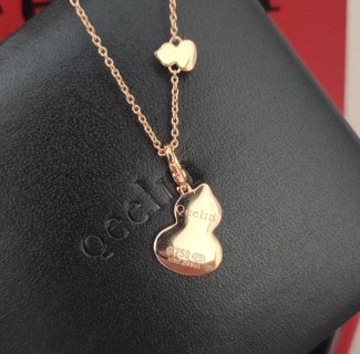 Qeelin Wulu Black Gourd Pendant Necklace Gold view 7